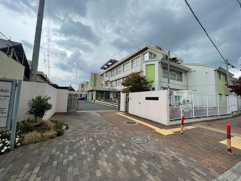 小学校　堺市立美原北小学校（小学校）まで893m