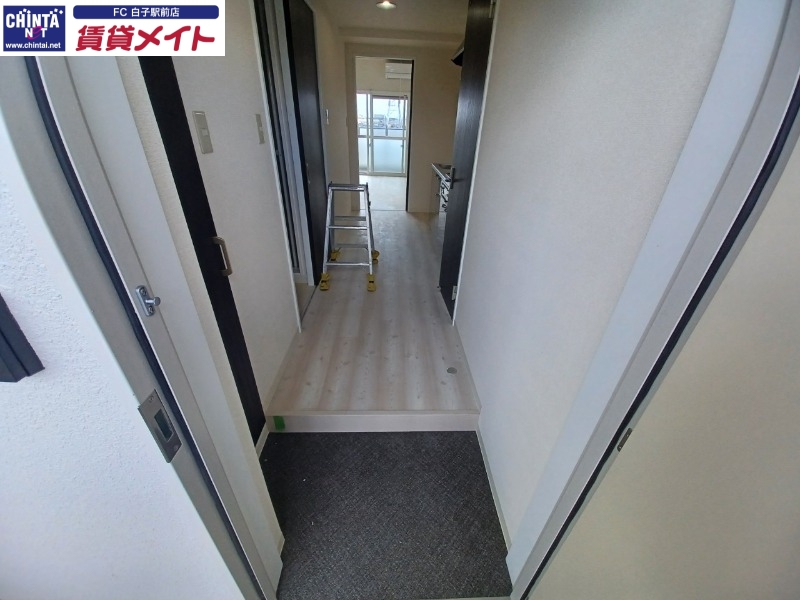 玄関　同物件別部屋参考写真
