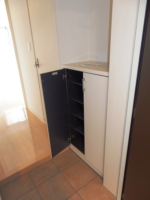 玄関　シューズＢＯＸ付いてます！（同仕様のお部屋のお写真です）