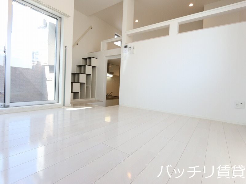 居室・リビング　同型タイプの為、現状を優先致します。