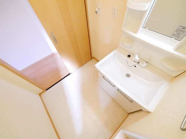洗面設備　コンパクトで使いやすい洗面所
