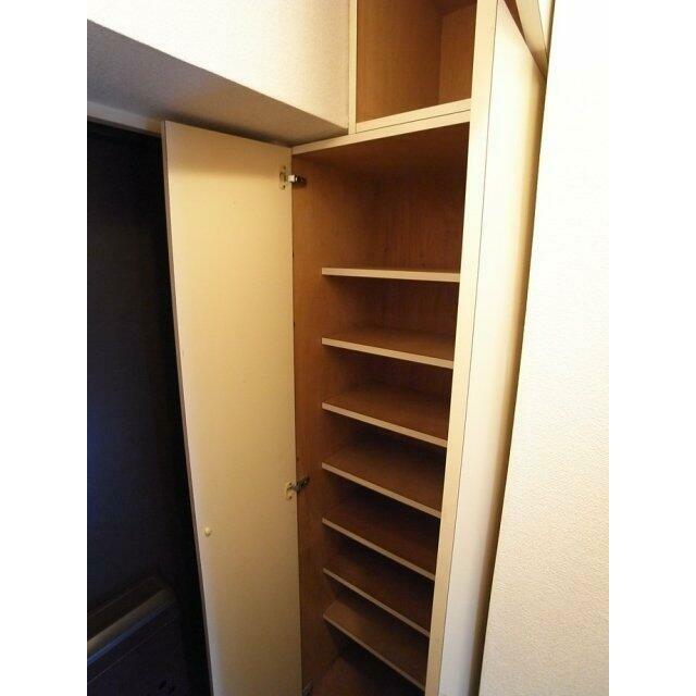 その他　靴入