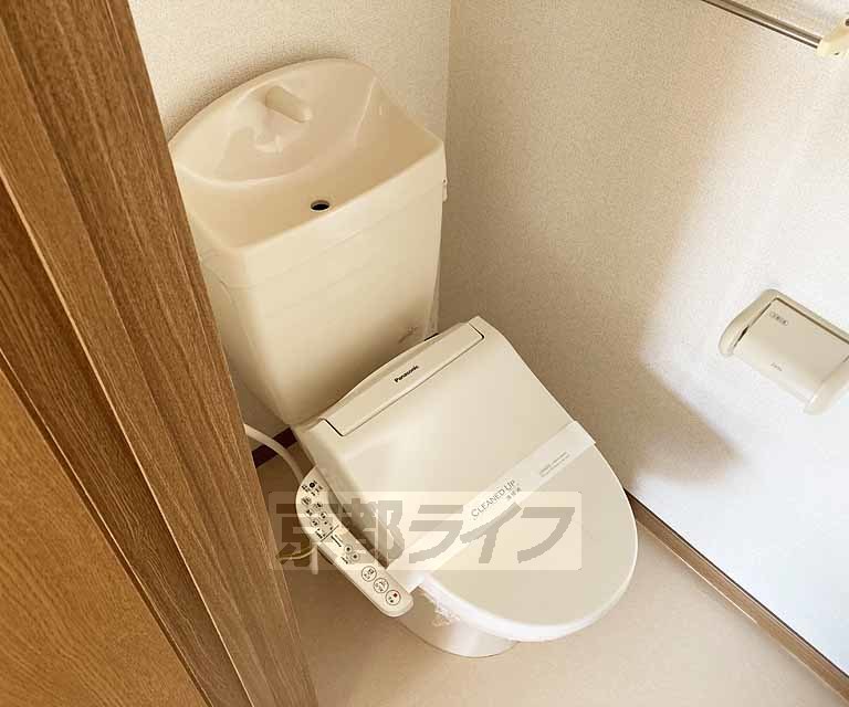 トイレ　ウォシュレット付きのトイレです・