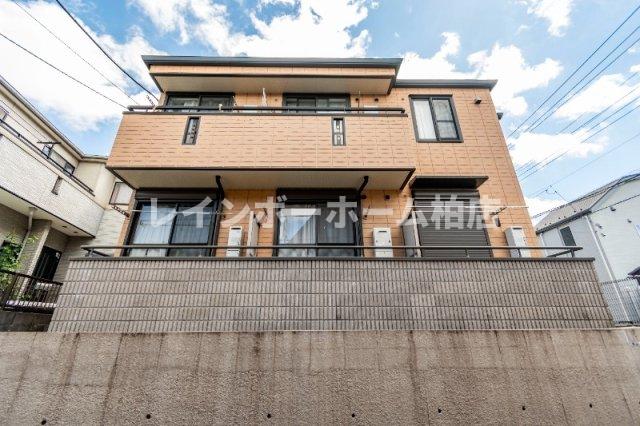 建物外観　落ち着いた雰囲気の外観です