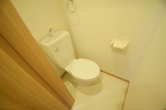 トイレ　清潔感あるトイレです。