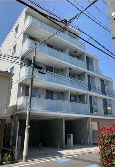 建物外観　鉄筋コンクリート造のがっちりとした建物。