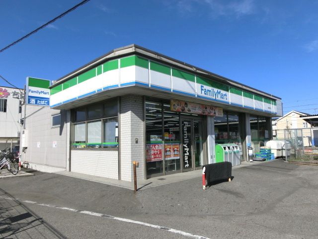 コンビニ　ファミリーマート（コンビニ）まで930m