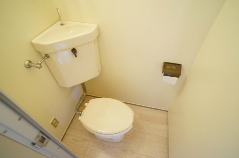 トイレ　※同タイプ403号室の写真です★（実際のお部屋とは異なります