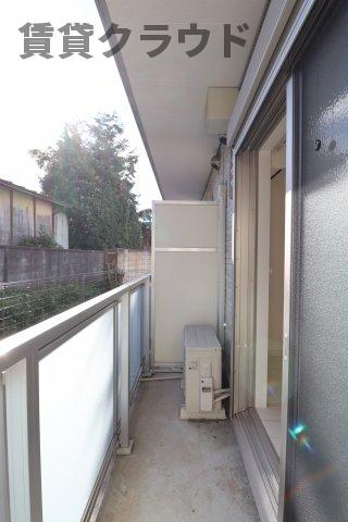 バルコニー　暖かな日差しのふりそそぐバルコニー