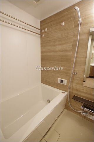 バス・シャワールーム　コンパクトで使いやすいお風呂です