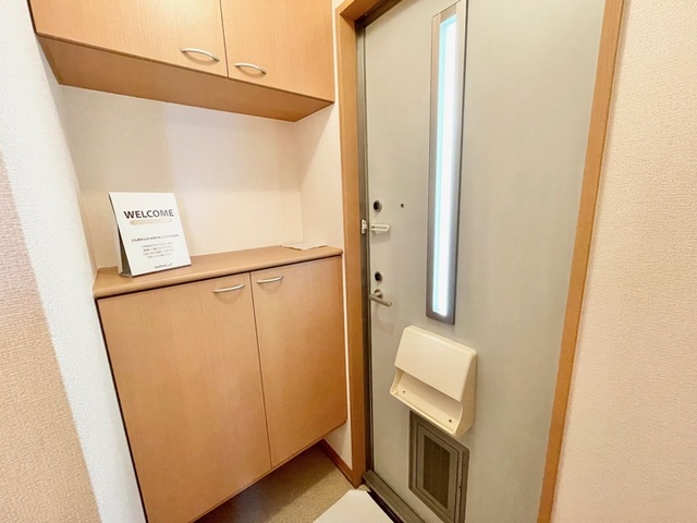 玄関　１０２　玄関