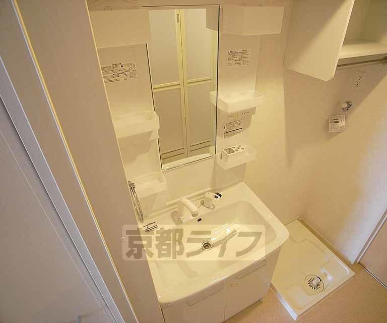 洗面設備　独立洗面台付きです。