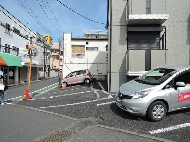 駐車場　敷地内駐車場（有料・要空き確認）