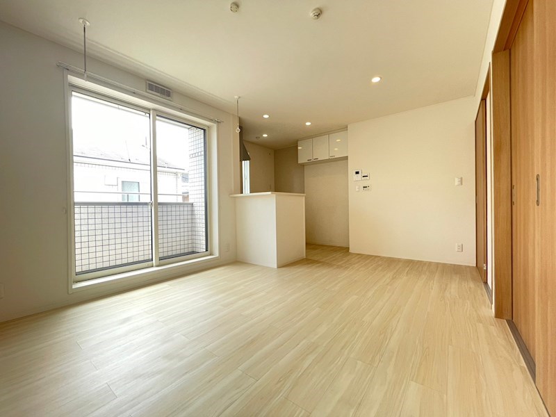 居室・リビング　掲載写真は別号室の参考写真となります。