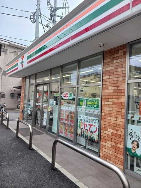 コンビニ　セブンイレブン北烏山九丁目店（コンビニ）まで700m