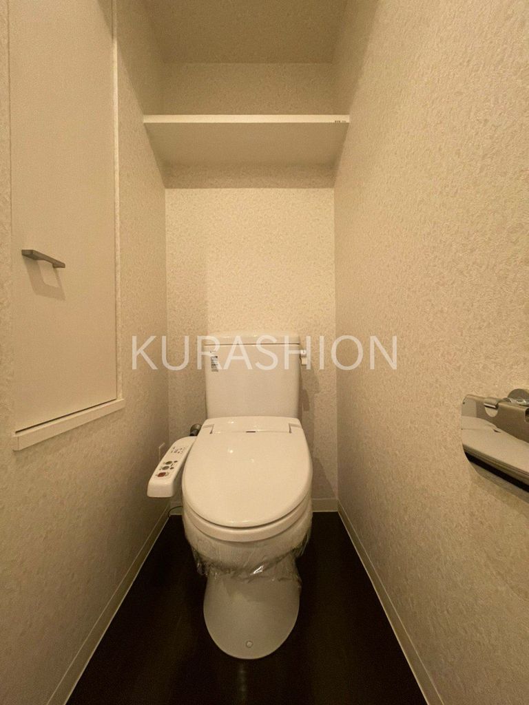 トイレ　反転タイプになります。