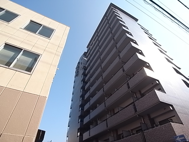 建物外観　堂々としたお洒落な頑丈な感じ。