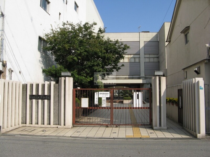 中学校　大阪市立木津中学校（中学校）まで291m