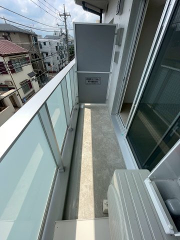 バルコニー　陽当たり良好なバルコニーです