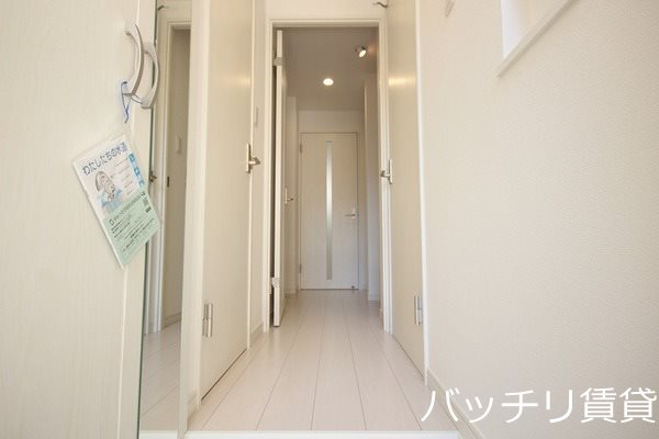 玄関　同シリーズの別号室の画像。現況を優先します。
