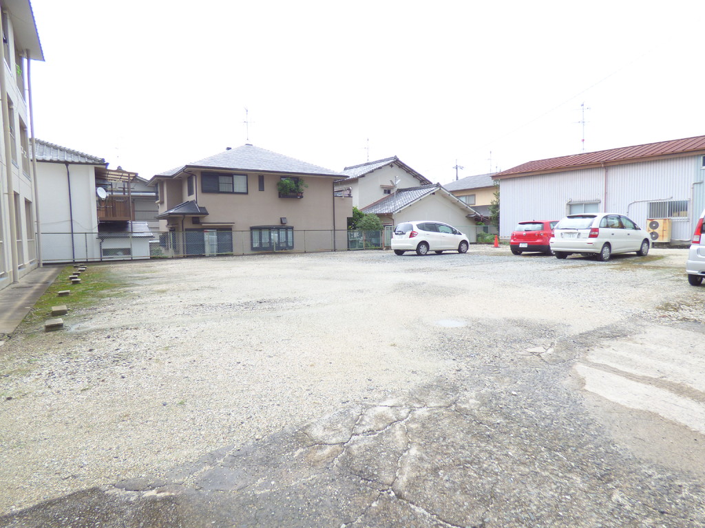 駐車場　停めやすい駐車場です。