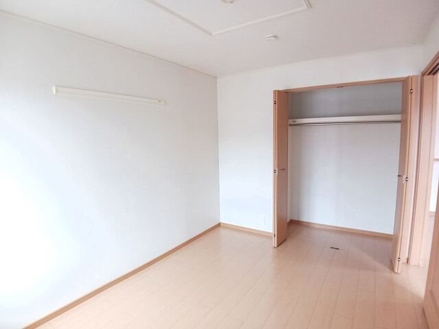 その他部屋・スペース　広めの寝室にはベットも二つ程入ります。