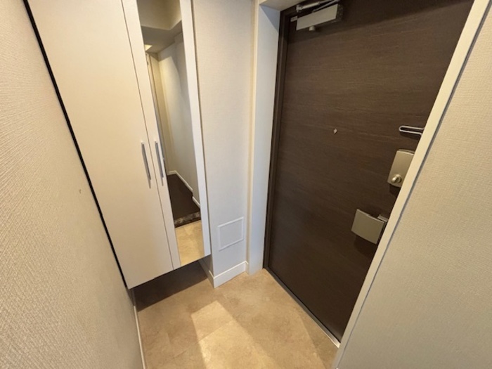 玄関　同マンション別部屋：参考写真