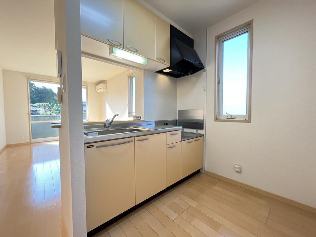 キッチン　同じ物件の別のお部屋です。参考までにご覧ください。