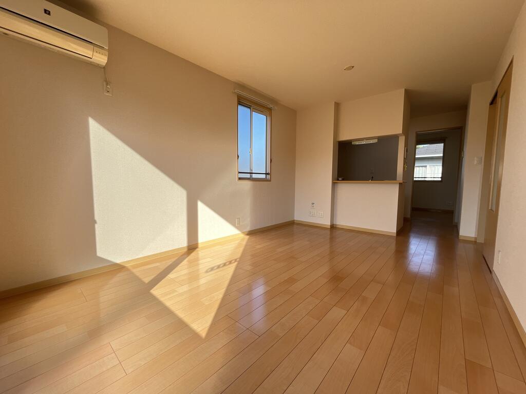 居室・リビング　同じ物件の別のお部屋です。参考までにご覧ください。