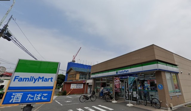 コンビニ　ファミリーマート世田谷若林一丁目店（コンビニ）まで552m