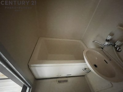 バス・シャワールーム　シンプルで機能的なユニットバスです。