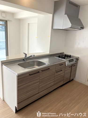 キッチン　別部屋参考画像。間取り反転。