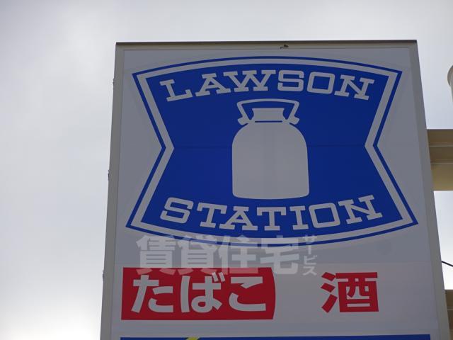 コンビニ　ローソン　hitoto広島店（コンビニ）まで703m