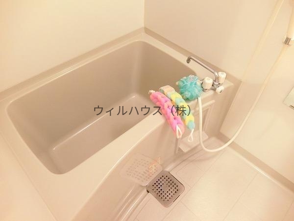 バス・シャワールーム　浴室乾燥機付きバス！