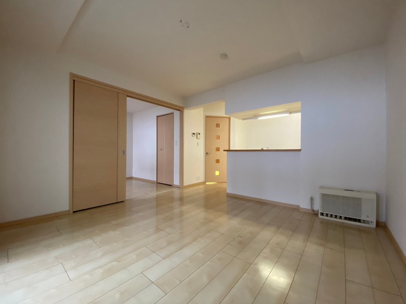 居室・リビング　広くてキレイなお部屋が広がっていて、充実した生活が送れそう。