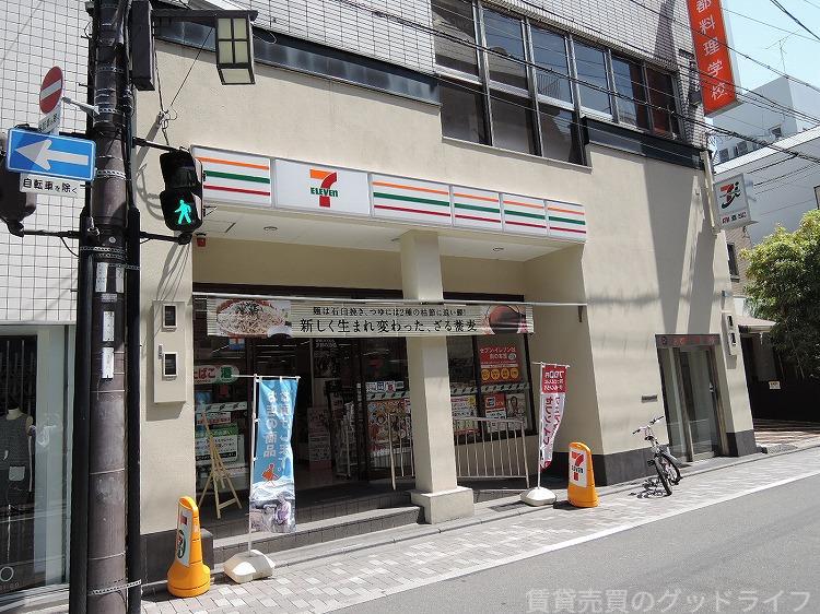 コンビニ　セブンイレブン（コンビニ）まで128m