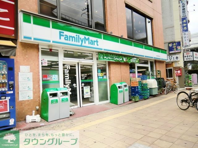 コンビニ　ファミリーマート新松戸駅前店（コンビニ）まで240m