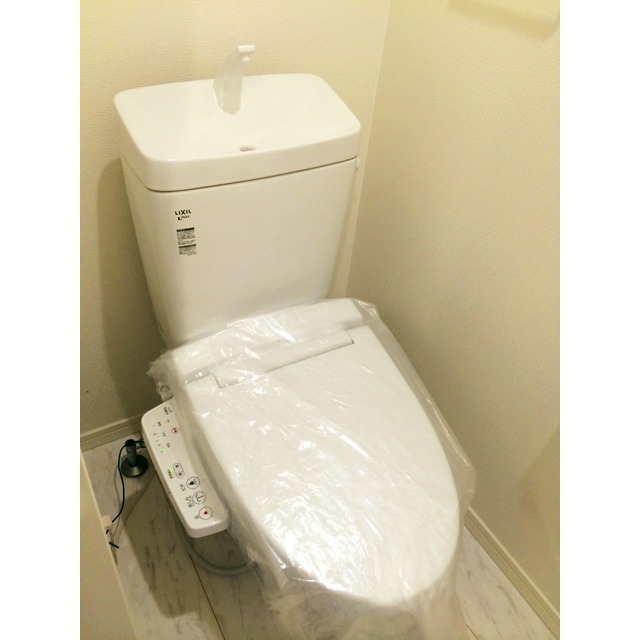 トイレ　落ち着いた色調のトイレです