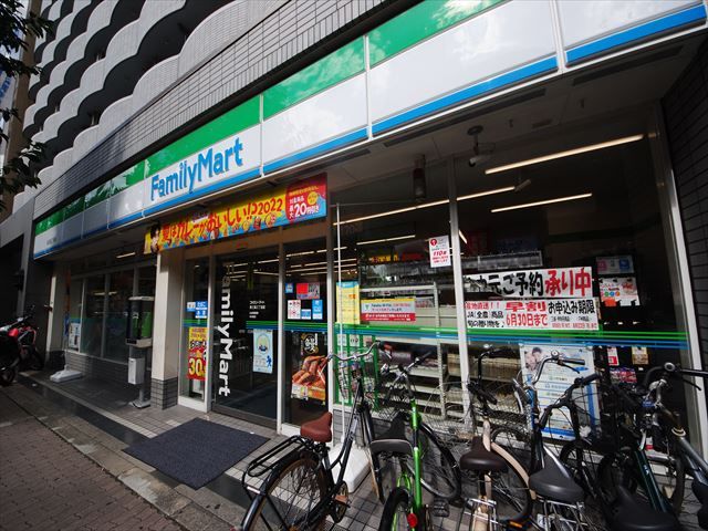 コンビニ　ファミリーマート東三国三丁目店（コンビニ）まで2m