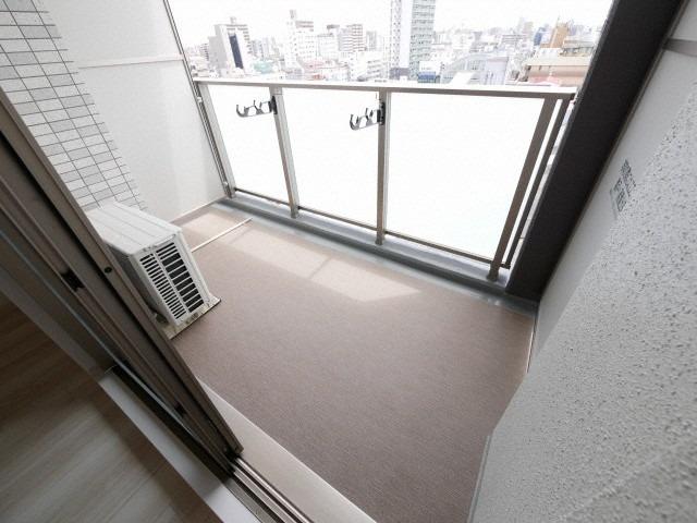 バルコニー　暖かな日差しのふりそそぐバルコニー
