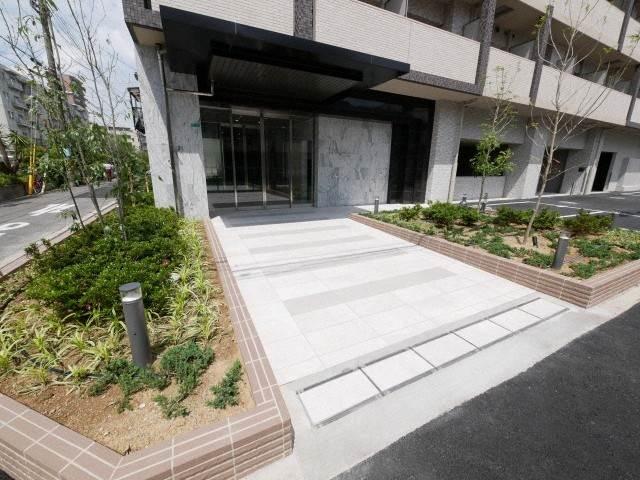 エントランス　ゆとりのあるエントランスです
