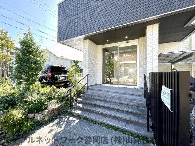 エントランス　建物の内部です