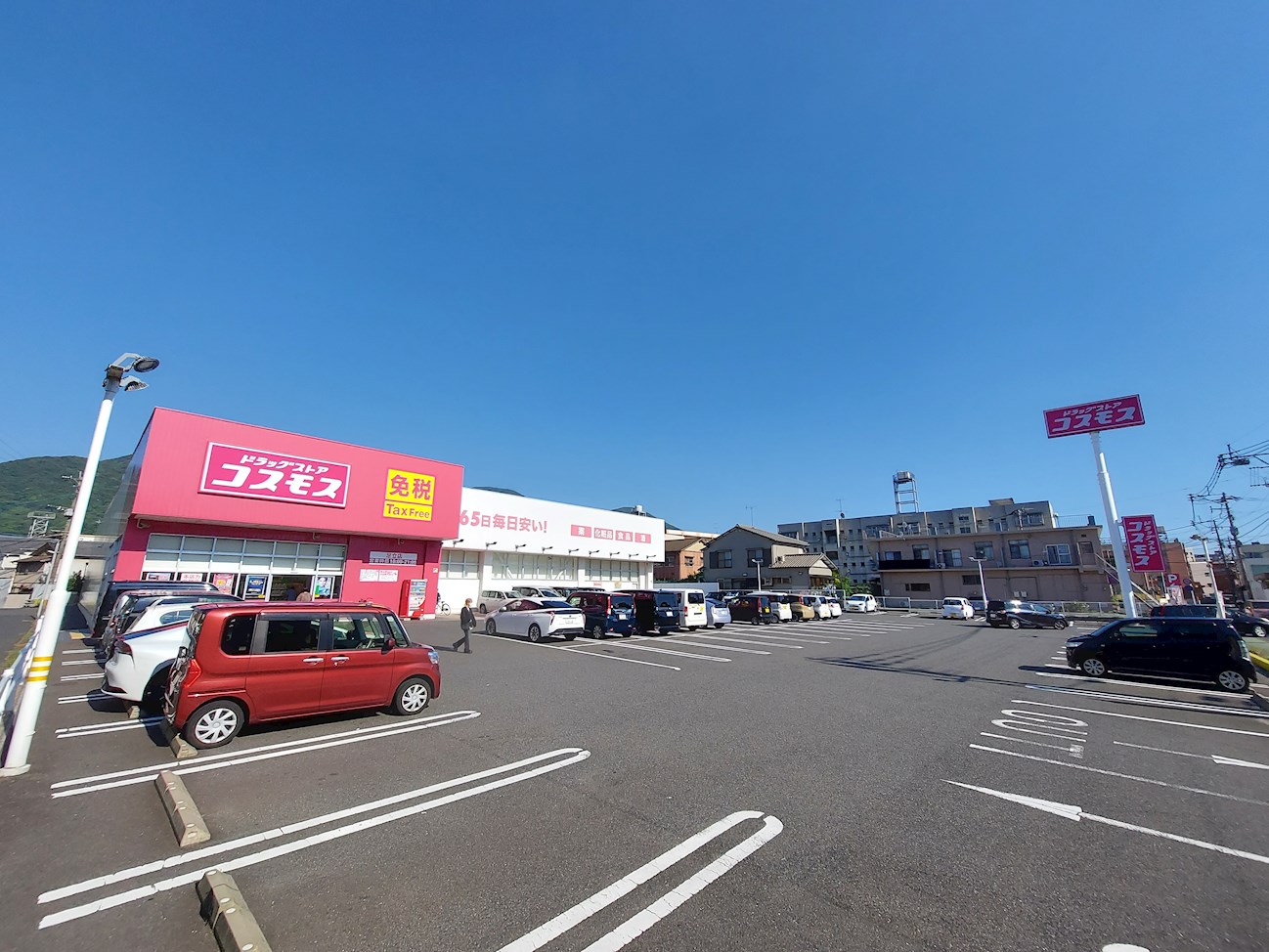 ドラックストア　ドラッグストアコスモス 足立店（ドラッグストア）まで727m