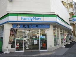 コンビニ　ファミリーマート 新町三丁目店（コンビニ）まで243m