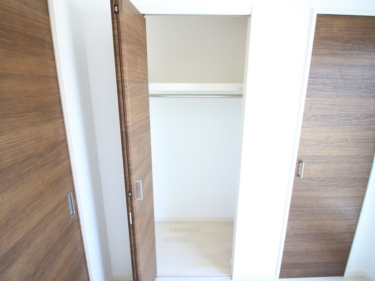 収納　内装は別部屋の参考写真です。