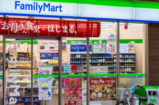 コンビニ　ファミリーマート 巣鴨地蔵通り店（コンビニ）まで120m
