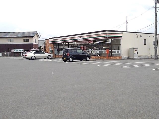 コンビニ　セブンイレブン（コンビニ）まで620m