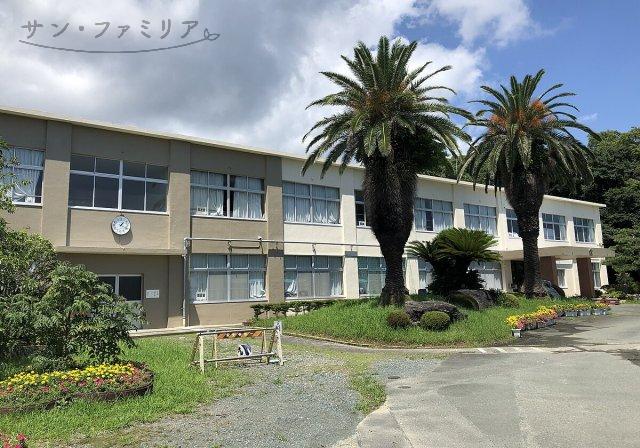 小学校　豊橋市立二川小学校（小学校）まで2002m
