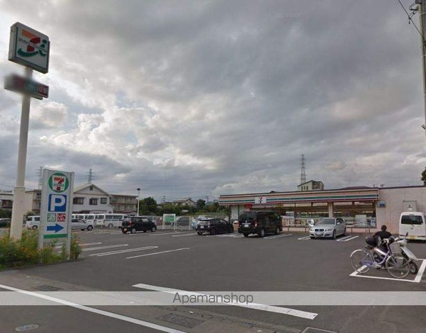 コンビニ　セブン－イレブン小田原上新田店（コンビニ）まで710m