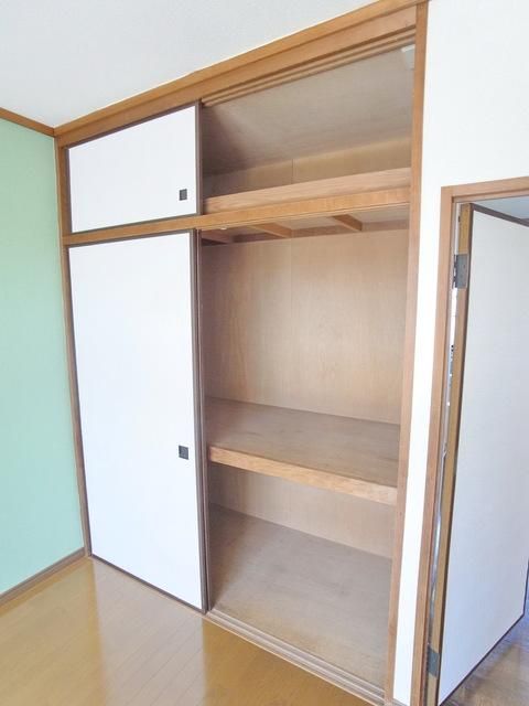 収納　☆たくさん入る押入型の収納です☆